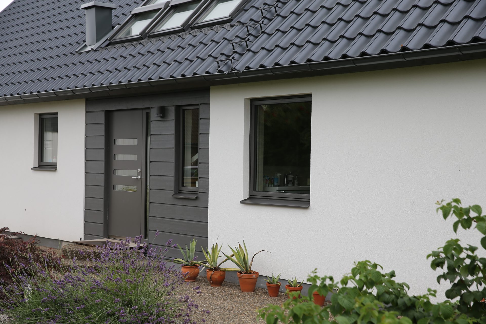 Takfonster Uppsala 1 Installerat takfönster i Uppsala på ett hus.